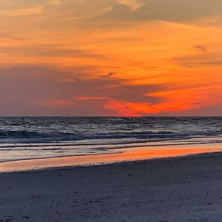 Lido Key Hideout With Patio And Yard And Walk To Beach! Σεϊρασότα Εξωτερικό φωτογραφία