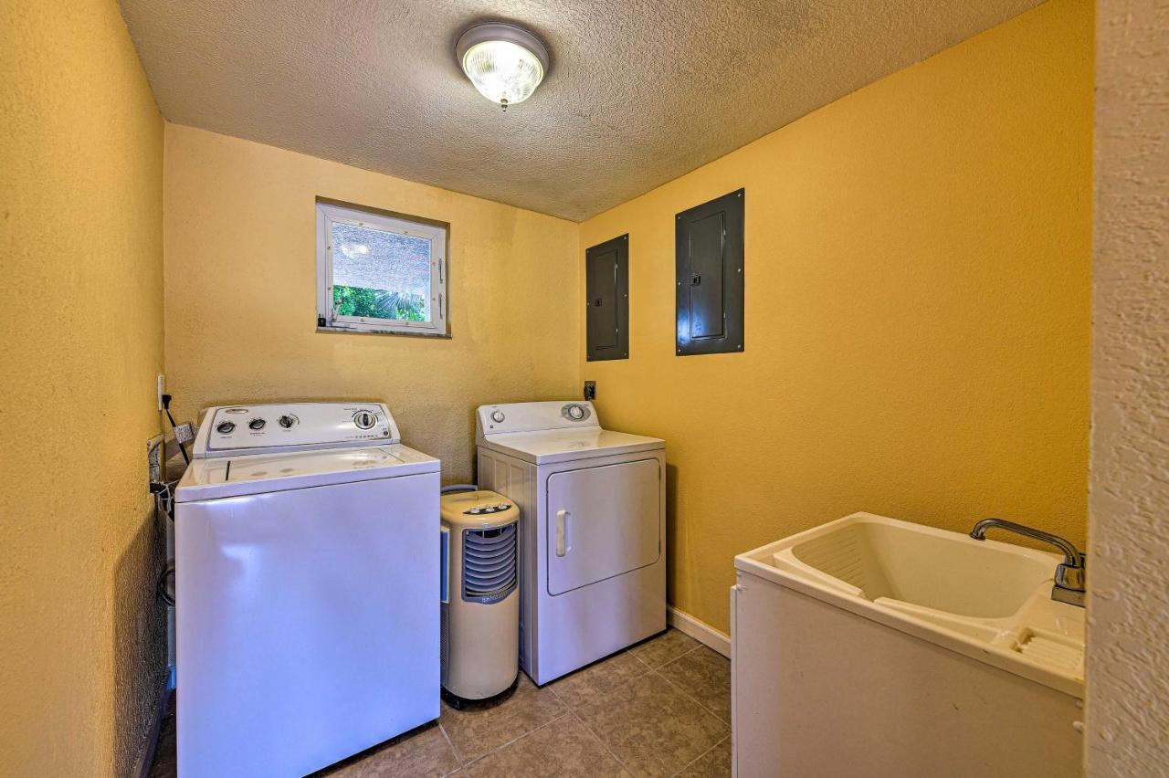 Lido Key Hideout With Patio And Yard And Walk To Beach! Σεϊρασότα Εξωτερικό φωτογραφία